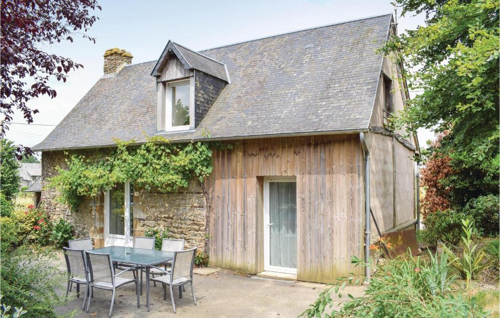 Stunning home in Carnet-Saint-James with 3 Bedrooms and WiFi , 50240 Carnet