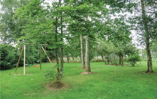 Stunning home in Carnet-Saint-James with 3 Bedrooms and WiFi