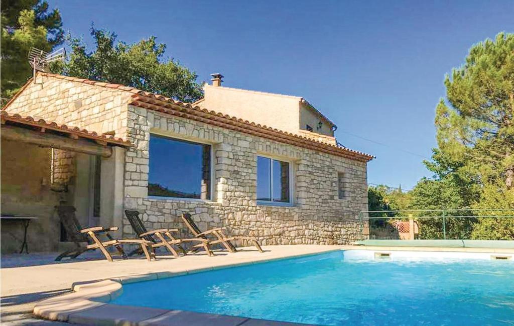 Maison de vacances Stunning home in Cereste with 3 Bedrooms, WiFi and Outdoor swimming pool  04280 Céreste