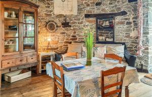 Stunning home in Cherrueix with 2 Bedrooms