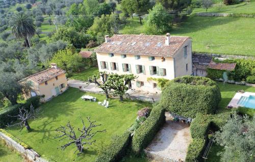 Stunning home in Chteauneuf de Grasse with 2 Bedrooms, WiFi and Outdoor swimming pool