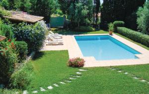 Stunning home in Chteauneuf de Grasse with 2 Bedrooms, WiFi and Outdoor swimming pool