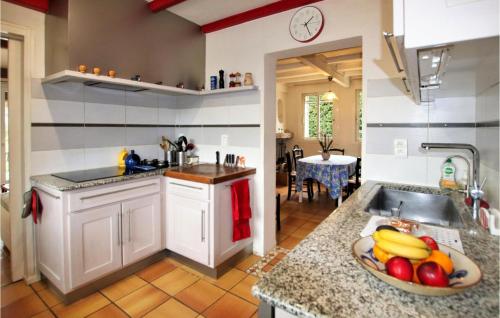 Stunning home in Condorcet with WiFi, Private swimming pool and 5 Bedrooms