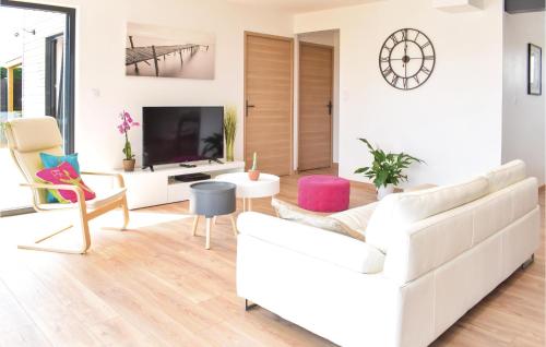 Stunning home in Crances with 3 Bedrooms, WiFi and Private swimming pool