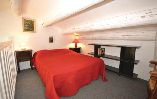 Stunning home in Crillon le Brave with WiFi, Private swimming pool and Outdoor swimming pool