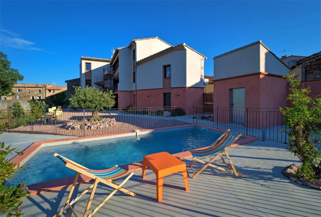 Stunning home in Dampierre en burly with 3 Bedrooms and WiFi