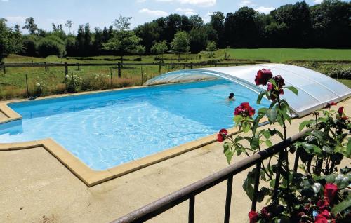 Stunning home in Domfront en Champagne with 2 Bedrooms, WiFi and Outdoor swimming pool