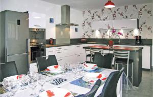 Stunning home in Dourdain with 3 Bedrooms and WiFi