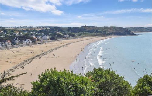 Stunning home in Erquy with WiFi and 3 Bedrooms
