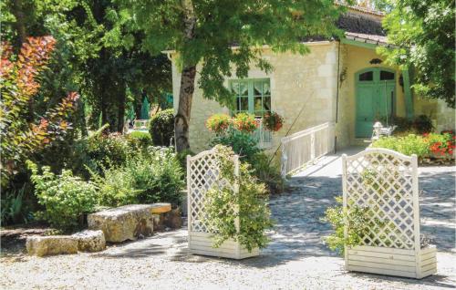 Stunning home in Eymet with 2 Bedrooms, WiFi and Outdoor swimming pool
