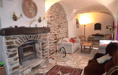 Stunning home in Faugères with 3 Bedrooms
