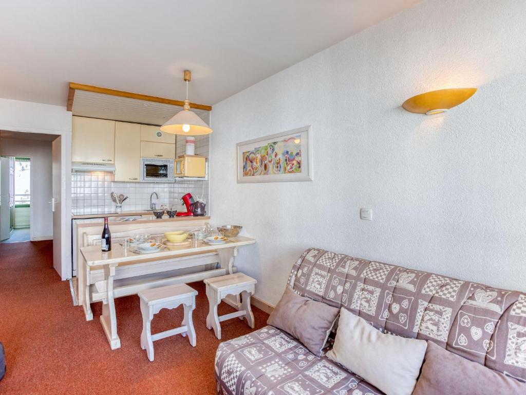 Stunning home in Fleury d Aude with 3 Bedrooms and WiFi