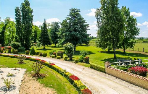 Stunning home in Gardonne with 4 Bedrooms, WiFi and Outdoor swimming pool