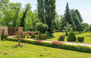 Stunning home in Gardonne with 4 Bedrooms, WiFi and Outdoor swimming pool