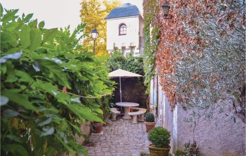 Stunning home in Gennes with 2 Bedrooms and WiFi
