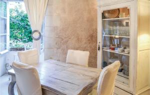 Stunning home in Gennes with 2 Bedrooms and WiFi