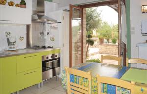 Stunning home in Gordes with 2 Bedrooms