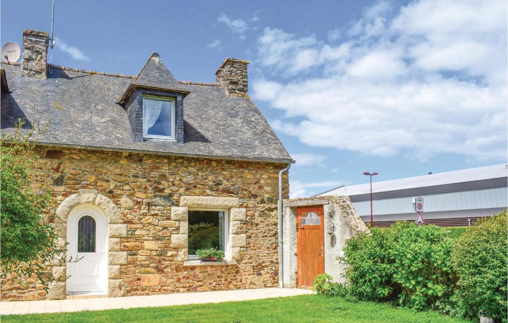 Maison de vacances Stunning home in Goudelin with 1 Bedrooms and WiFi  22290 Goudelin