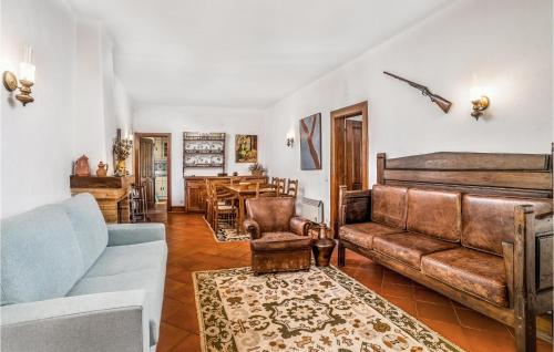 Stunning home in Grndola with WiFi, Private swimming pool and Outdoor swimming pool