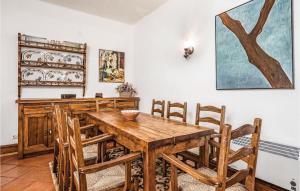 Stunning home in Grndola with WiFi, Private swimming pool and Outdoor swimming pool