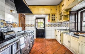 Stunning home in Grndola with WiFi, Private swimming pool and Outdoor swimming pool
