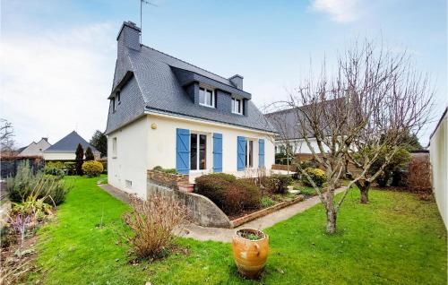 Stunning home in Hennebont with WiFi and 4 Bedrooms