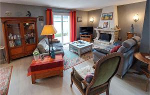 Stunning home in Hennebont with WiFi and 4 Bedrooms