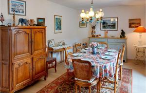 Stunning home in Hennebont with WiFi and 4 Bedrooms