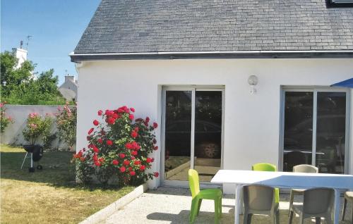 Stunning home in Ile-Tudy with 5 Bedrooms and WiFi