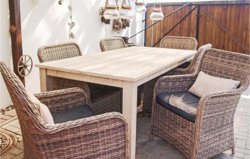 Stunning home in Kamminke with 4 Bedrooms and WiFi