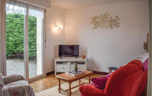 Stunning home in Kerbors with 3 Bedrooms and WiFi