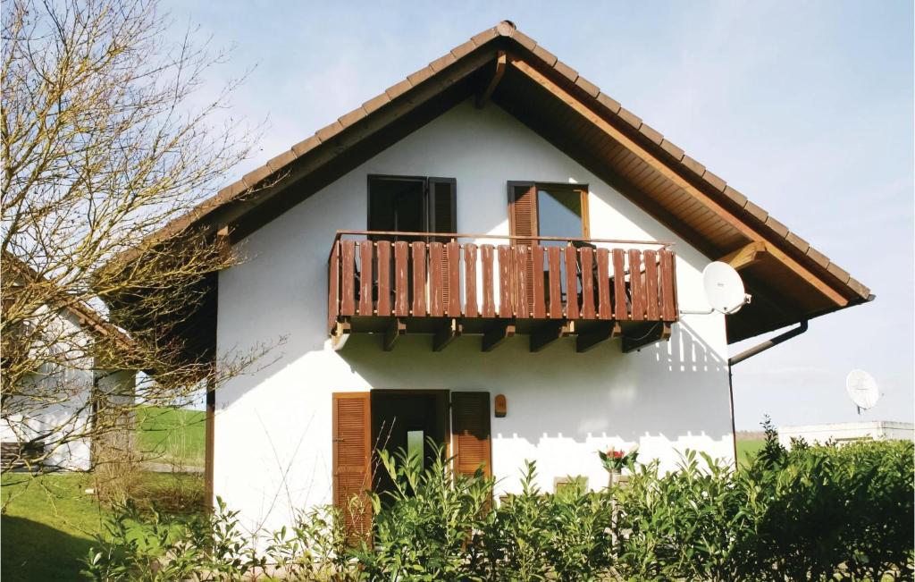 Maison de vacances Stunning home in Kirchheim with 5 Bedrooms and WiFi  36275 Kirchheim