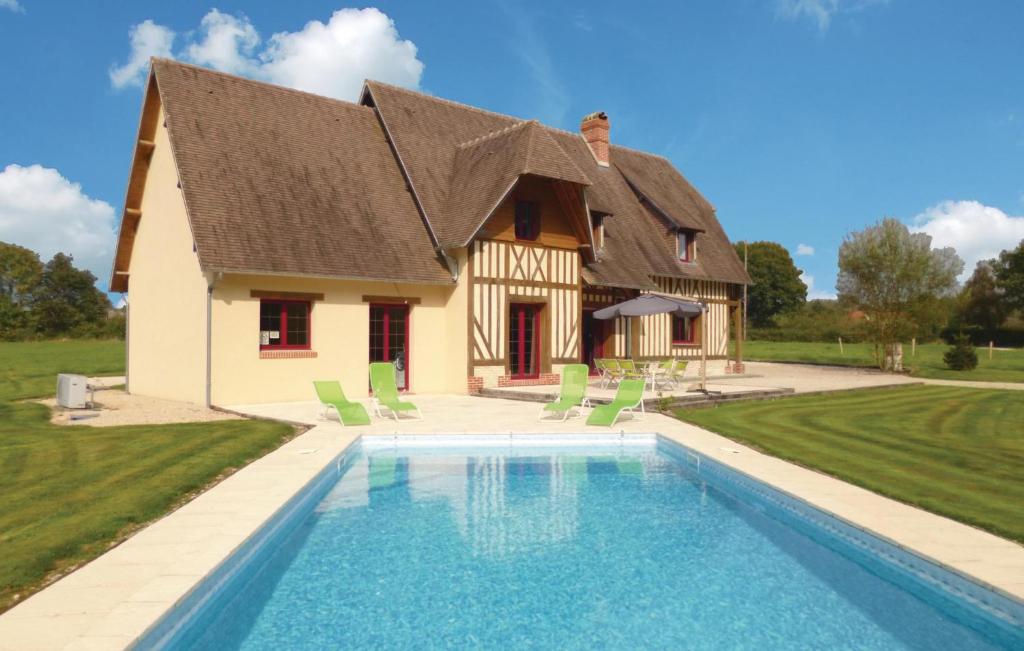 Stunning home in La Croupte with 4 Bedrooms, WiFi and Outdoor swimming pool , 14140 La Croupte