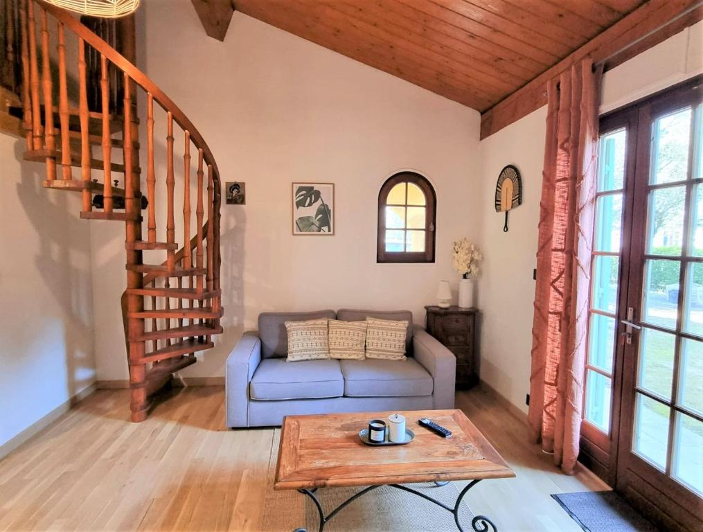 Stunning home in La Garde with 2 Bedrooms, Internet and Outdoor swimming pool