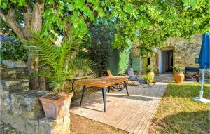 Stunning home in La Roque sur Cze with Outdoor swimming pool and 4 Bedrooms