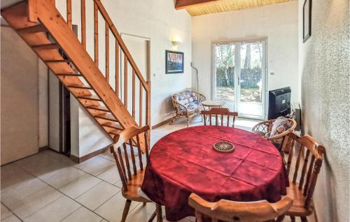Stunning home in La Tranche sur Mer with 2 Bedrooms