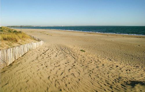 Stunning home in La Tranche sur Mer with 3 Bedrooms
