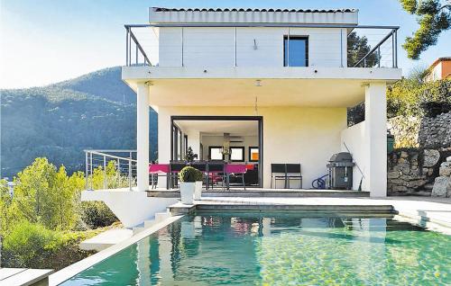 Stunning home in La Valette du Var with 3 Bedrooms, WiFi and Private swimming pool