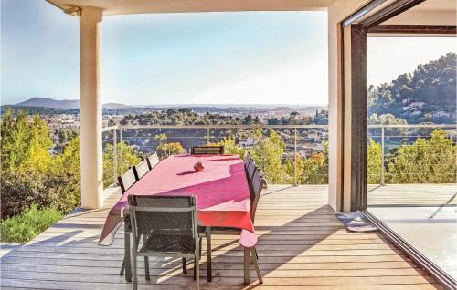 Stunning home in La Valette du Var with 3 Bedrooms, WiFi and Private swimming pool