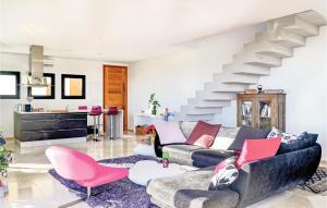 Stunning home in La Valette du Var with 3 Bedrooms, WiFi and Private swimming pool