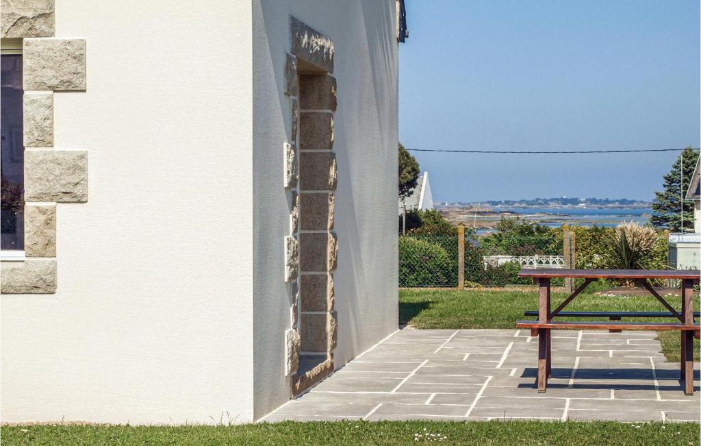 Maison de vacances Stunning home in Lanmodez with 4 Bedrooms and WiFi  22610 Pommelin