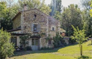 Stunning home in Le Pot-Laval with 3 Bedrooms, WiFi and Private swimming pool