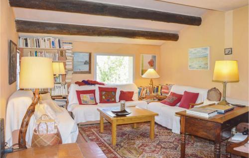 Stunning home in Le Puy Sainte Reparade with WiFi, Private swimming pool and Outdoor swimming pool