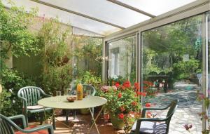 Stunning home in Le Puy Sainte Reparade with WiFi, Private swimming pool and Outdoor swimming pool