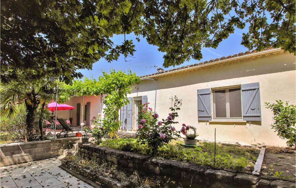 Maison de vacances Stunning home in Le Thor with WiFi and 4 Bedrooms  84250 Le Thor