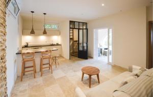 Stunning home in Le Tignet with 5 Bedrooms, WiFi and Outdoor swimming pool