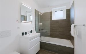 Stunning home in Lembruch-Dmmer See with 3 Bedrooms, Sauna and Indoor swimming pool