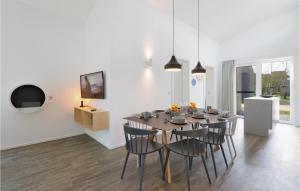 Stunning home in Lembruch-Dmmer See with 3 Bedrooms, WiFi and Indoor swimming pool