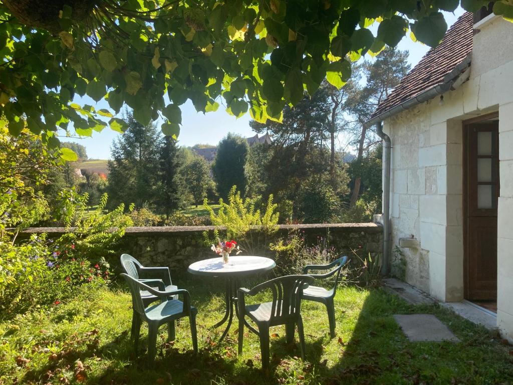 Stunning home in Les Angles with 3 Bedrooms, WiFi and Outdoor swimming pool 30133 Les Angles (Gard)