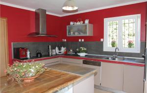 Stunning home in Les Angles with 3 Bedrooms, WiFi and Outdoor swimming pool